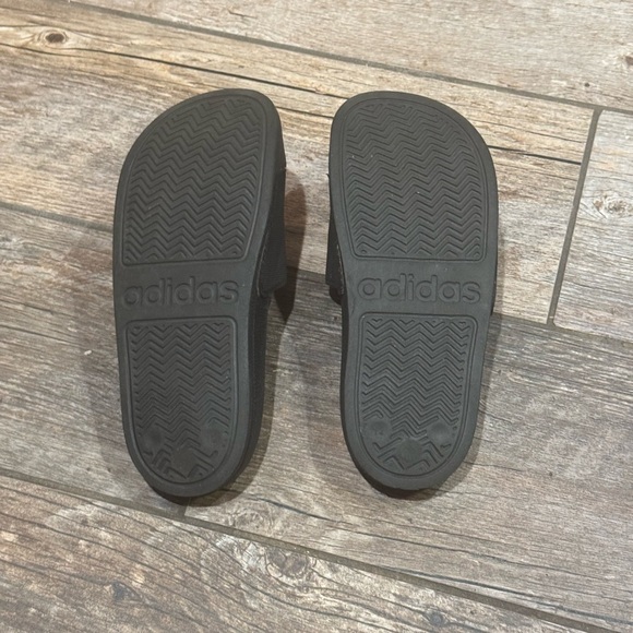 Adidas Slides -LIKE NEW​ - Picture 6 of 6